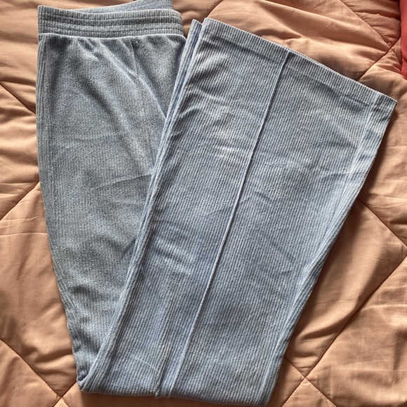 Aerie Groove-On Ribbed Velour Flare Pant - Picture 3 of 3